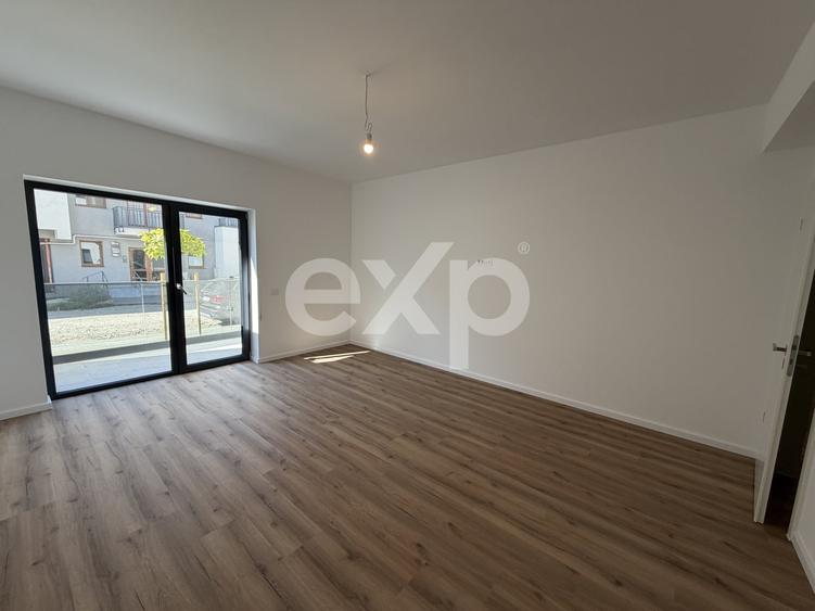 Apartament cu 2 camere decomandat în Tractorul