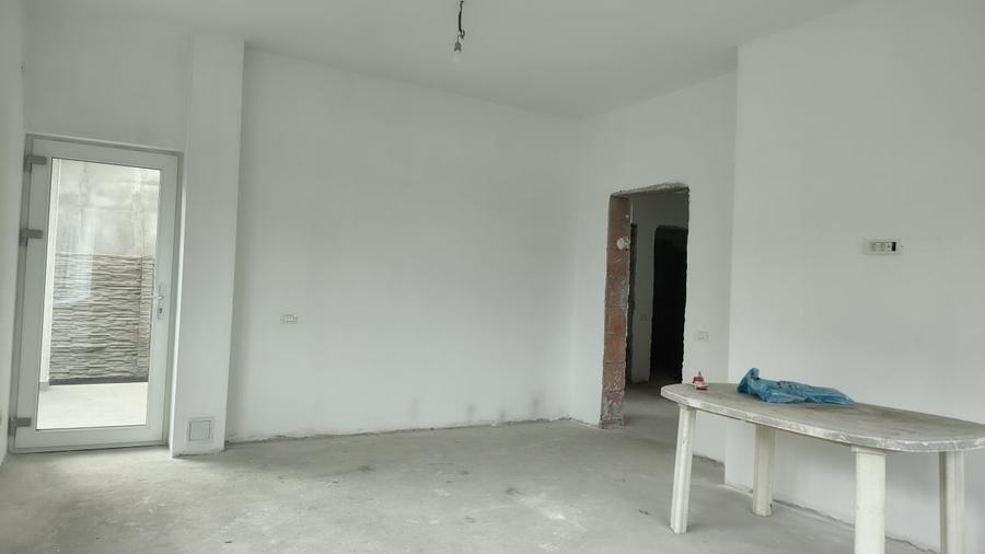 Casă individuală cu 5 camere cu Canalizare în Tunari