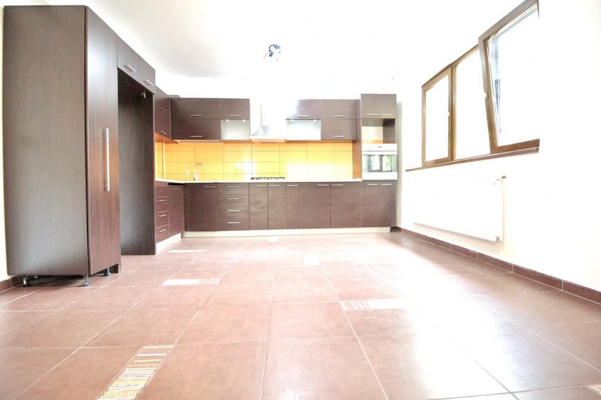 Apartament cu 4 camere decomandat, mobilat în Prelungirea Ghencea