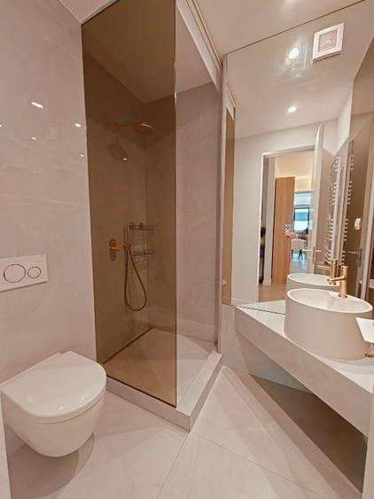 Apartament cu 3 camere decomandat, mobilat în Central
