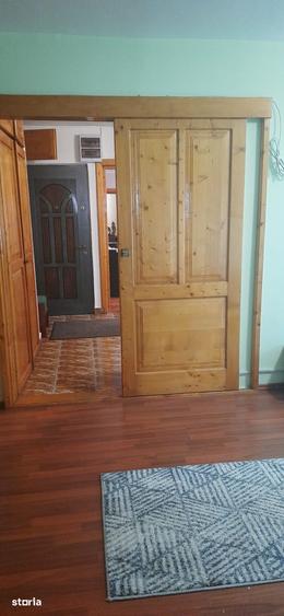 Apartament cu 3 camere în Decebal