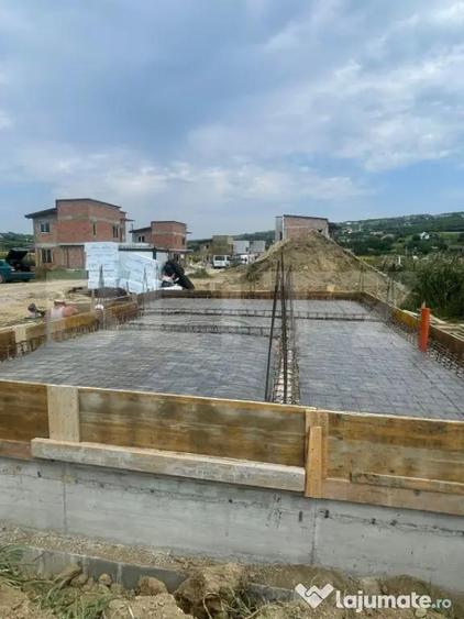 Casă cu 4 camere cu Teren 400 Mp în Tomești