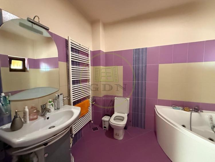 Casă individuală cu 4 camere cu Canalizare în Central
