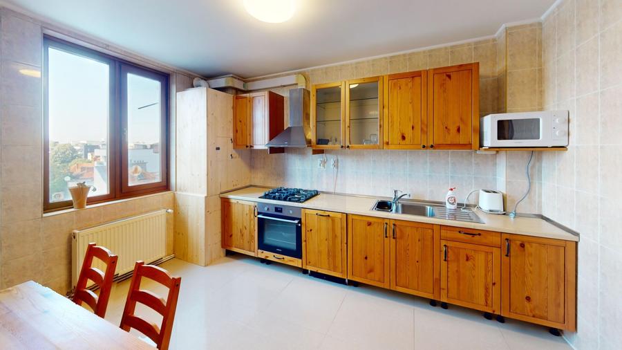 Apartament cu 3 camere decomandat, mobilat în Aviatorilor
