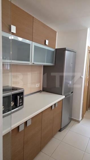 Apartament cu 3 camere decomandat, mobilat în Dumbrăvița