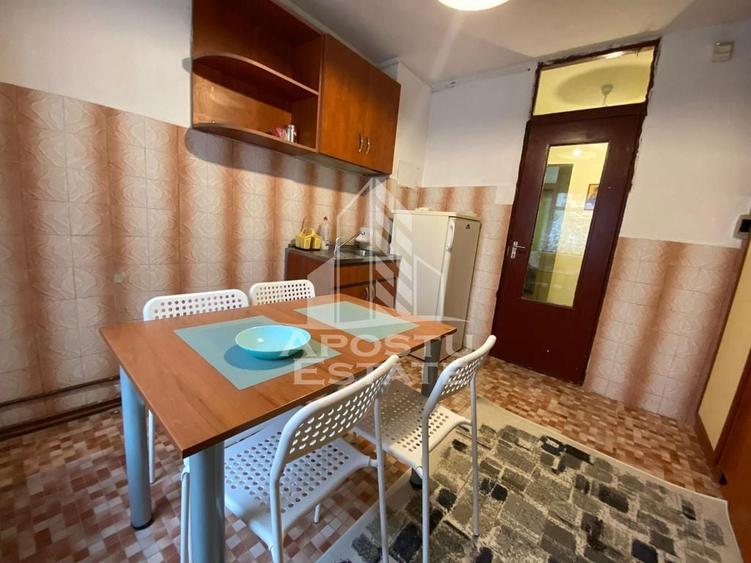 Apartament cu 3 camere decomandat în Olimpia-Stadion