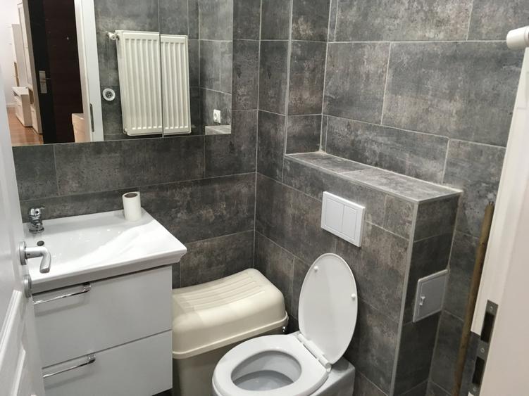 Apartament cu 3 camere semidecomandat, mobilat în Lazaret