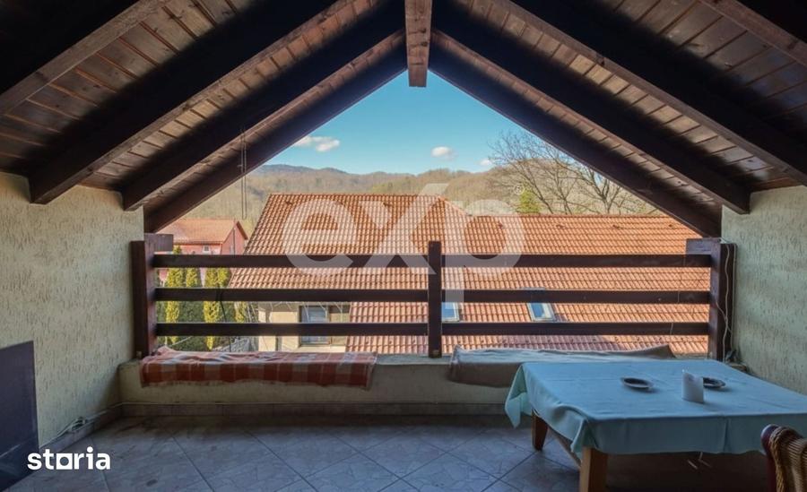 Casă cu 6 camere cu Teren 698 Mp în Bunloc