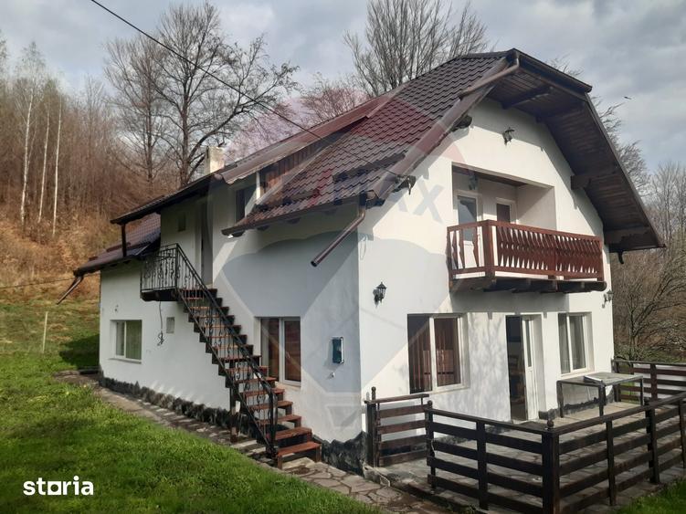 Casă cu 7 camere cu Teren 3580 Mp în Tohănița