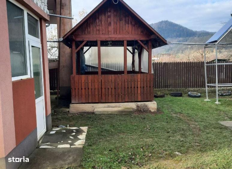 Casă cu 4 camere cu Teren 5500 Mp în Central