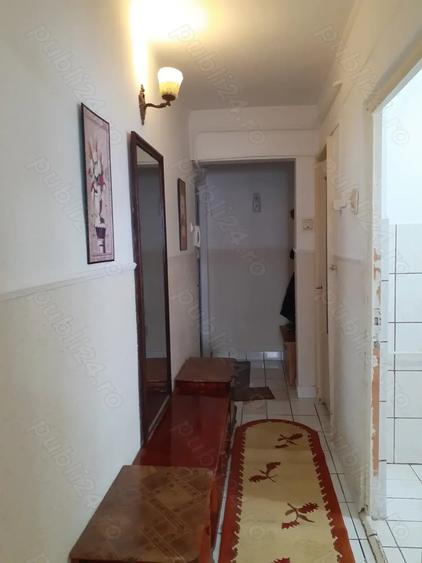 Apartament cu 3 camere semidecomandat în Hipodrom