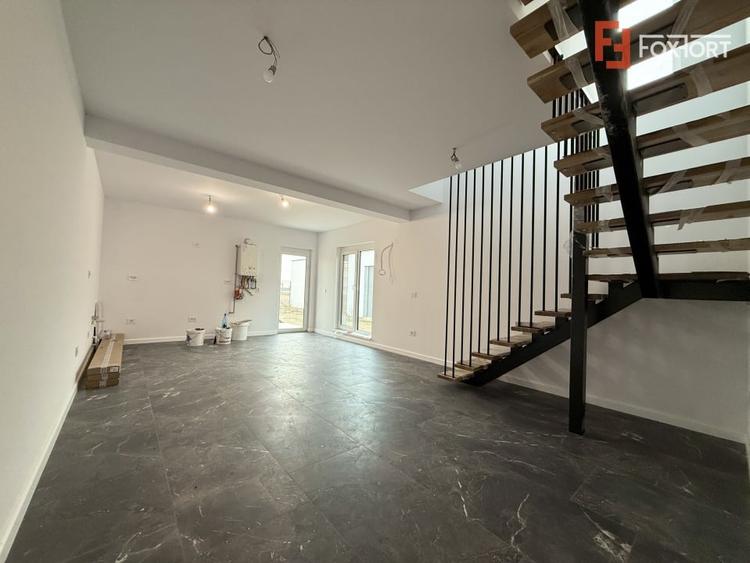 Duplex cu 4 camere cu Teren 325 Mp în Covaci