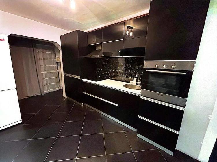 Apartament cu 3 camere decomandat în Găvana