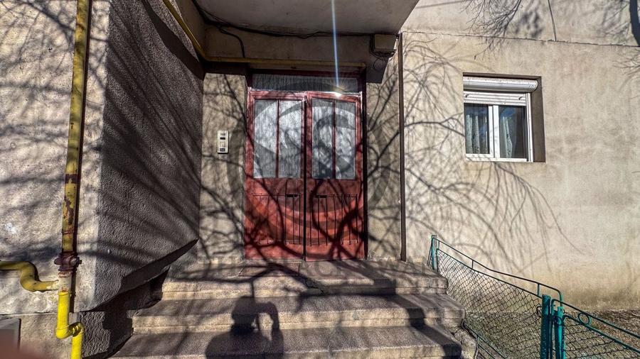 Apartament cu 4 camere decomandat în Central