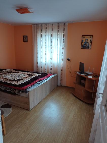 Casă cu 4 camere în Văleni-Dâmbovița
