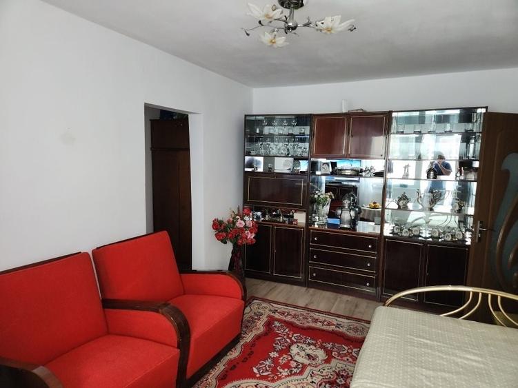 Apartament cu 2 camere semidecomandat în Uric