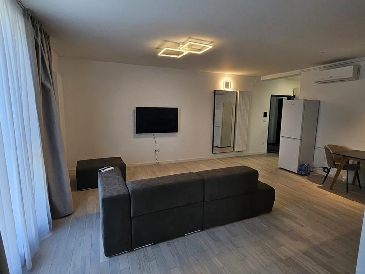 Apartament cu 2 camere semidecomandat în Dumbrăvița