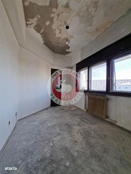 Apartament cu 5 camere semidecomandat în Victoriei