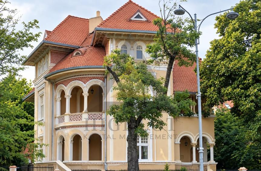 Casă individuală cu 15 camere cu Canalizare în Aviatorilor