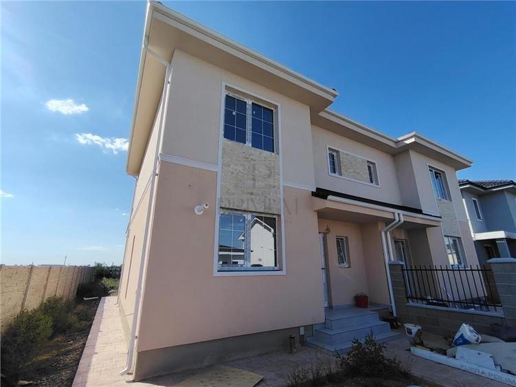 Duplex cu 4 camere cu Canalizare în Moșnița Veche