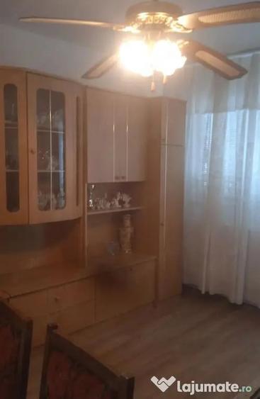 Apartament cu 2 camere decomandat în Micro 20