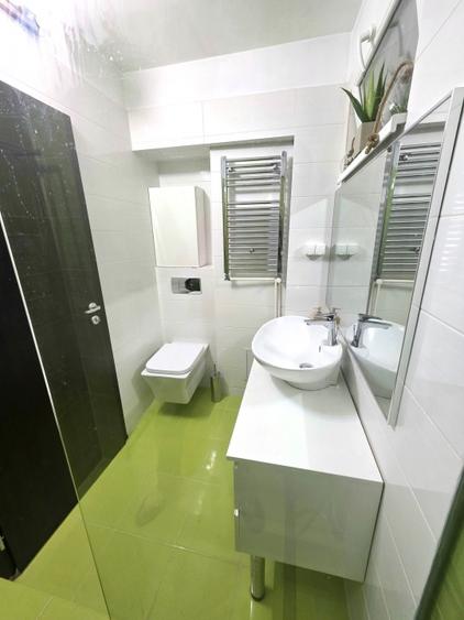 Apartament cu 3 camere semidecomandat, mobilat în Sala Palatului