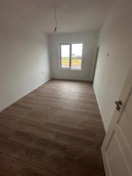 Casă cu 3 camere cu Teren 395 Mp în Covaci
