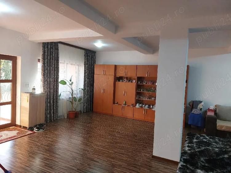 Casă cu 6 camere cu Teren 300 Mp în Central
