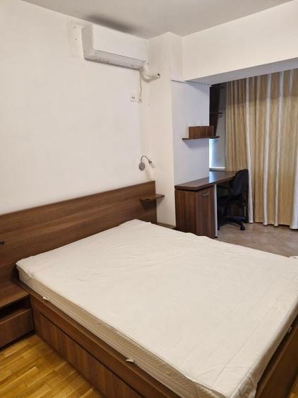 Apartament cu 3 camere semidecomandat, mobilat în 1 Mai