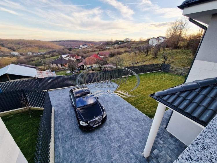 Casă individuală cu 4 camere cu Garaj în Feleacu
