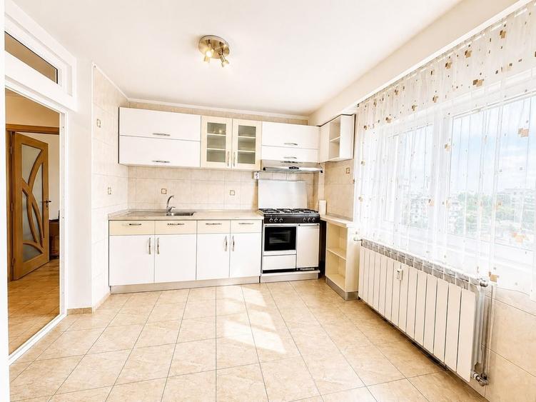Apartament cu 2 camere decomandat, mobilat în Decebal