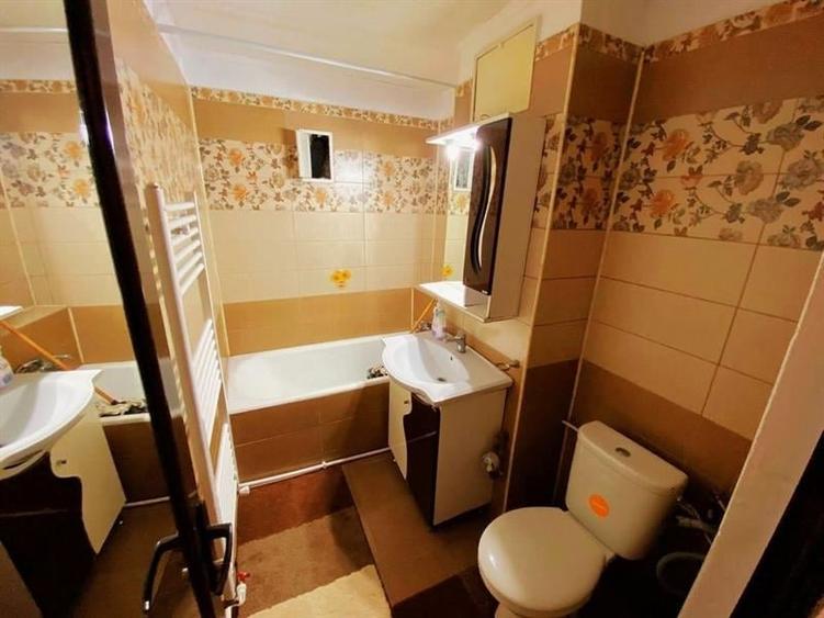 Apartament cu 2 camere semidecomandat, mobilat în Rovine
