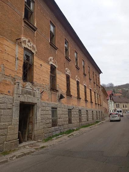 Casă cu Teren 860 Mp în Central
