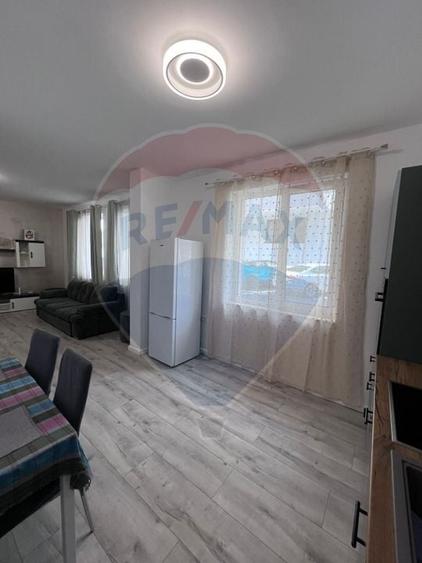 Apartament cu 2 camere semidecomandat, mobilat în Sânmartin