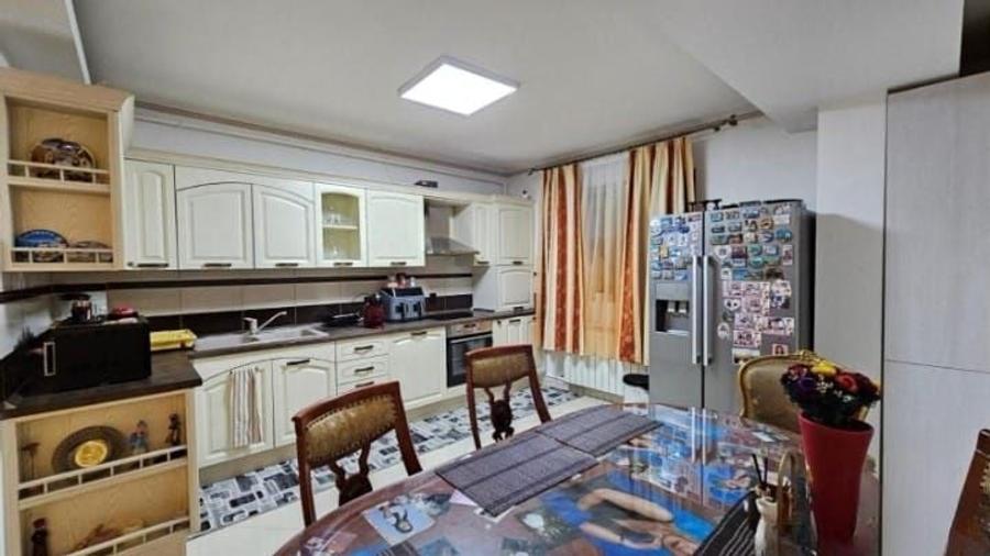 Apartament cu 3 camere, mobilat în Prelungirea Ghencea