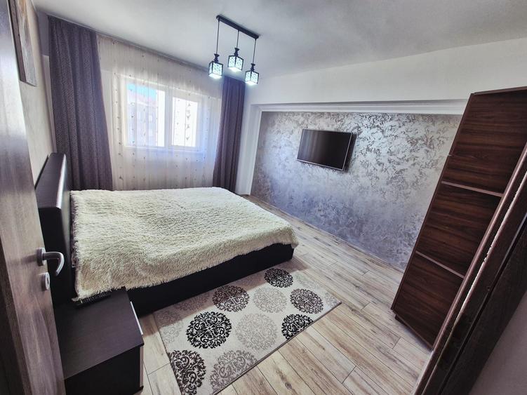 Apartament cu 3 camere decomandat în Ciritei