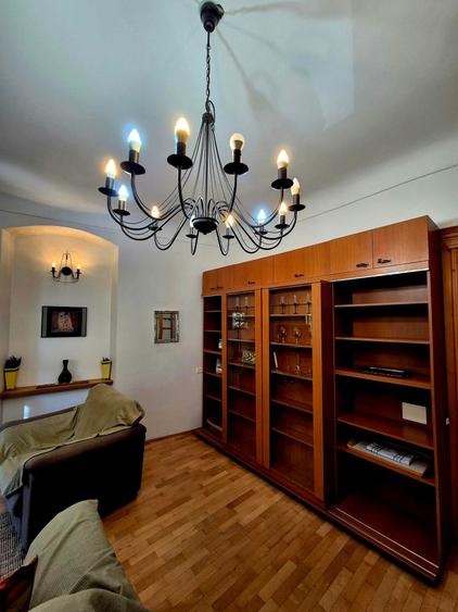 Apartament cu 2 camere semidecomandat în Centrul Istoric