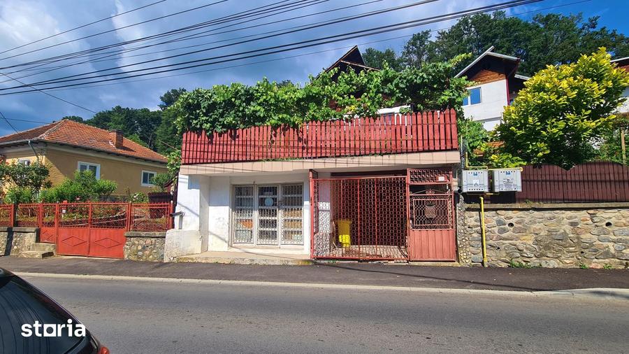 Casă cu 5 camere cu Teren 475 Mp în Central