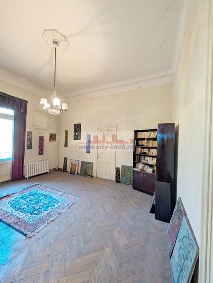 Apartament cu 3 camere semidecomandat în Victoriei