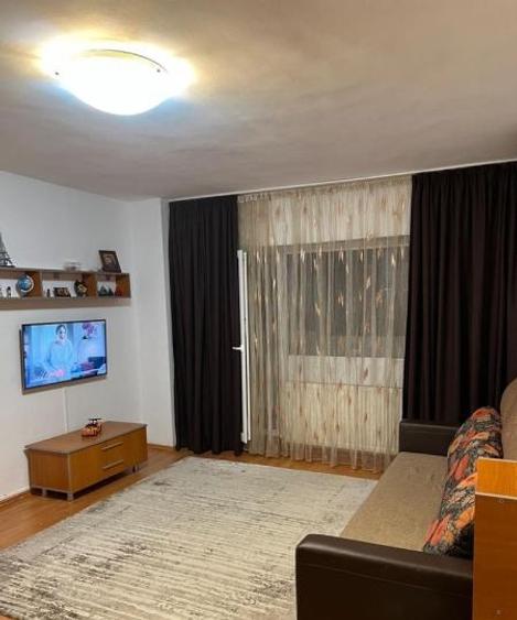 Garsonieră decomandată, mobilată în Vitanul Nou