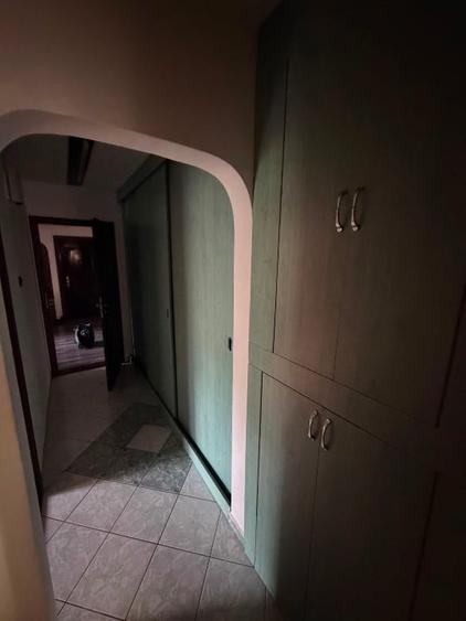 Apartament cu 3 camere decomandat, mobilat în Soarelui