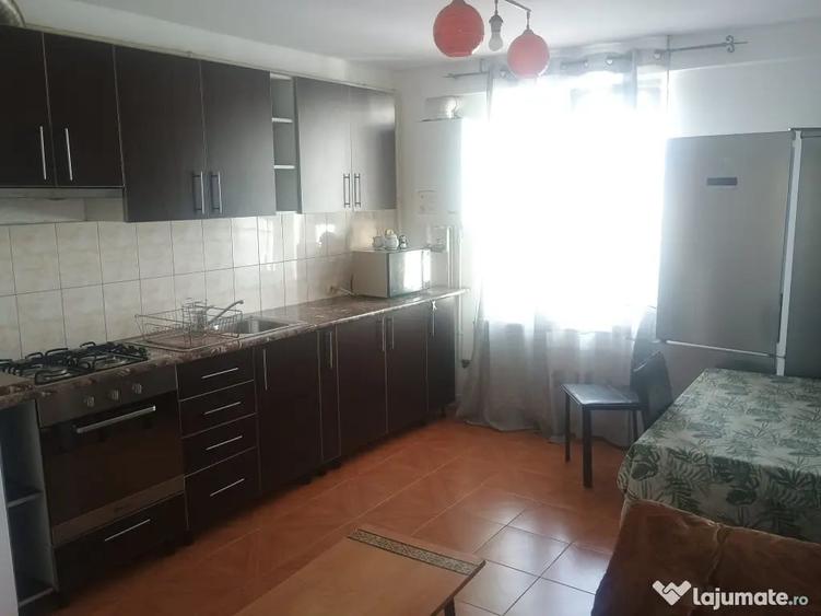 Apartament cu 2 camere decomandat în Tractorul
