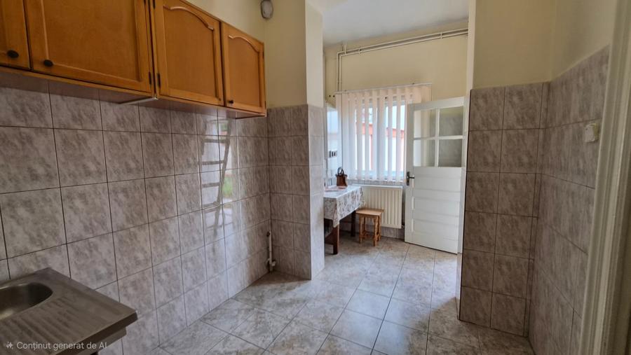 Casă individuală cu 3 camere cu Canalizare în Central