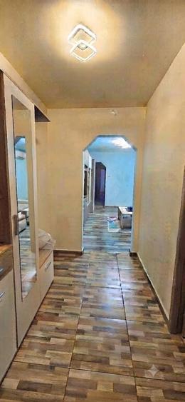 Apartament cu 3 camere semidecomandat în Circumvalațiunii