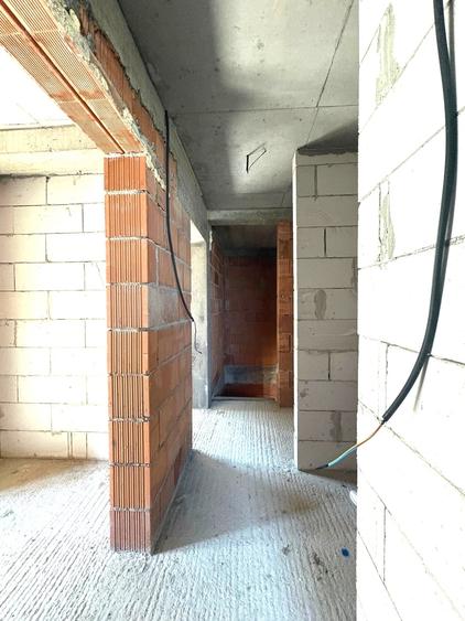 Apartament cu 3 camere decomandat în Est