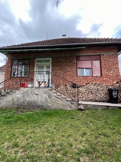 Casă cu 3 camere în Buteni