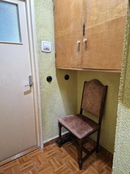 Apartament cu 3 camere semidecomandat, mobilat în Drumul Taberei