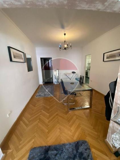 Apartament cu 3 camere semidecomandat, mobilat în Sala Palatului