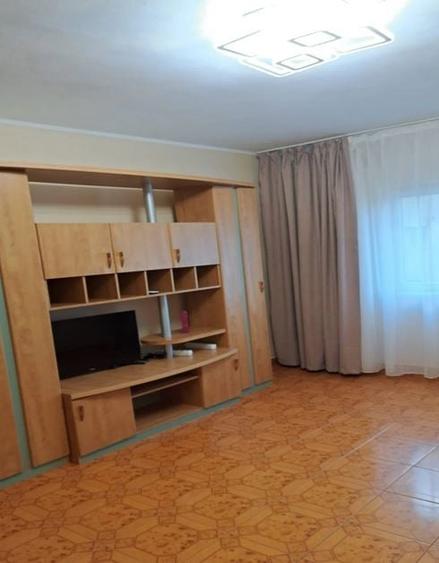Apartament cu 3 camere decomandat, mobilat în Nerva Traian