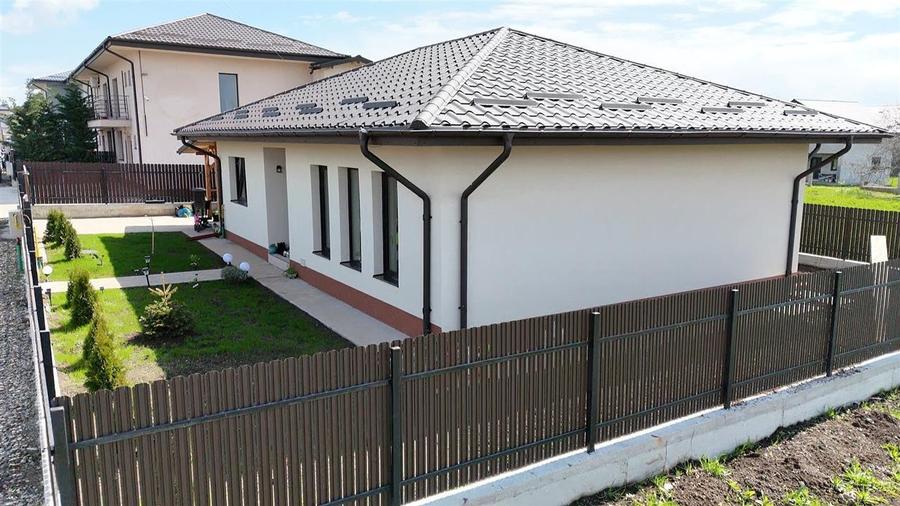 Casă individuală cu 3 camere cu Canalizare în Valea Lupului